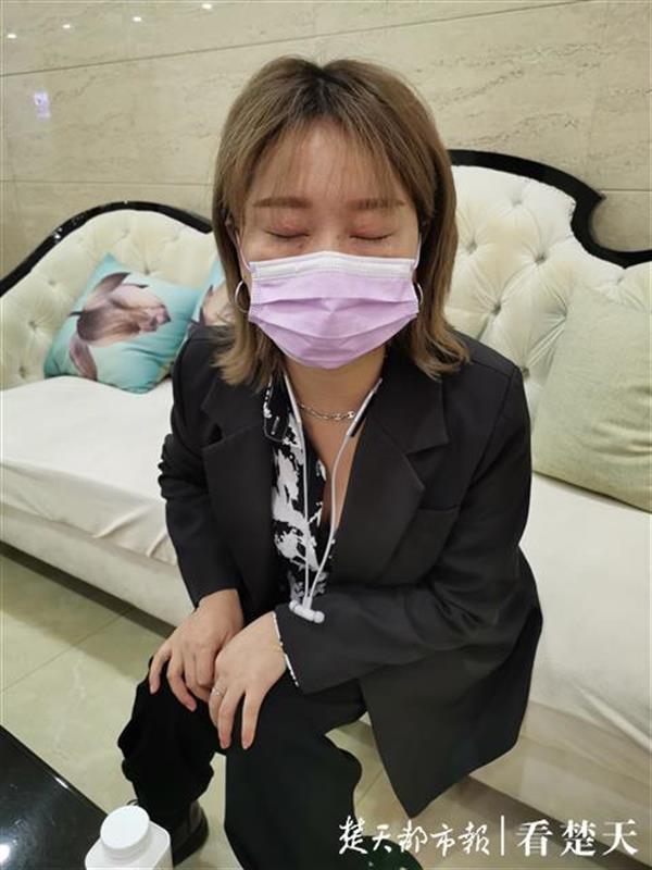 女子割双眼皮成了疤痕眼 “武汉慕伊医疗美容”人去楼空