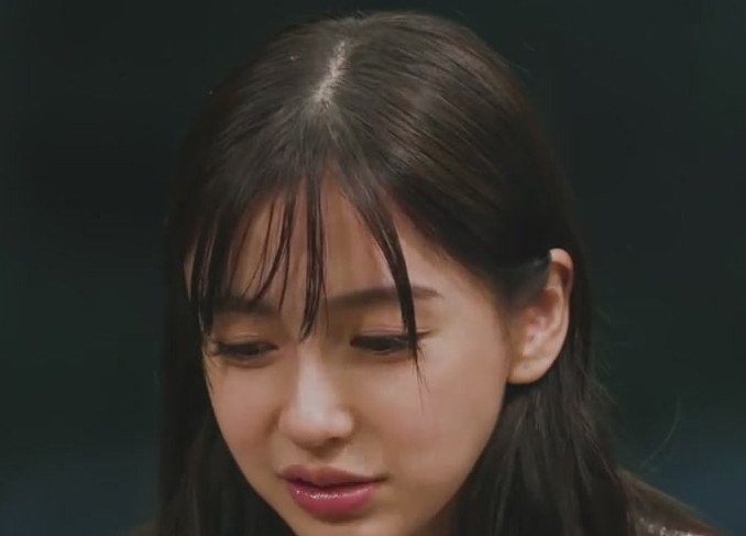 Angelababy上《向往的生活》贴双眼皮贴！强大的后期也救不了她了