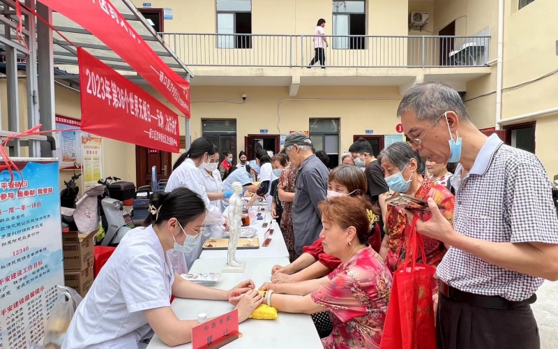 武汉硚口区：打造社区里的中医院 新时代的健康中心